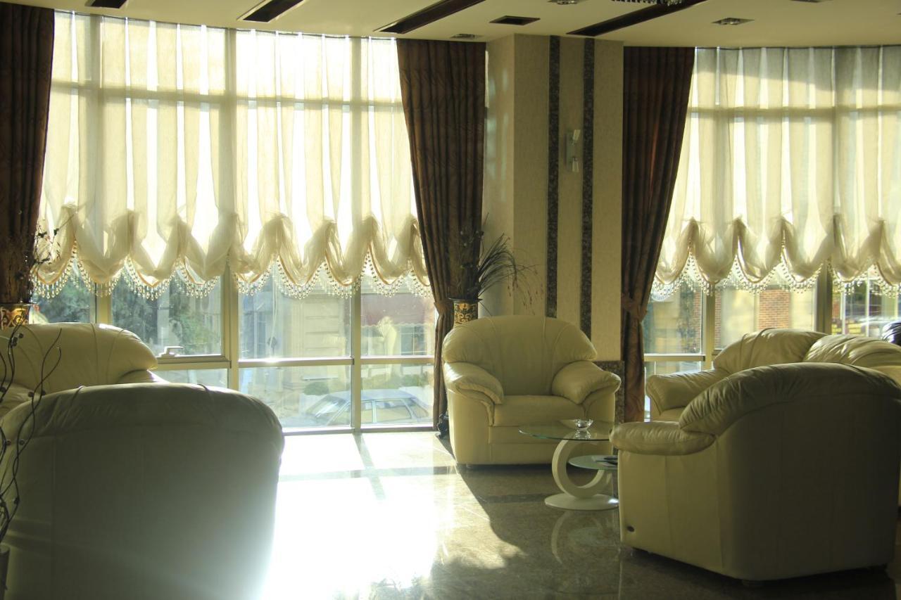 Iron Hotel Hokmeli Exterior photo